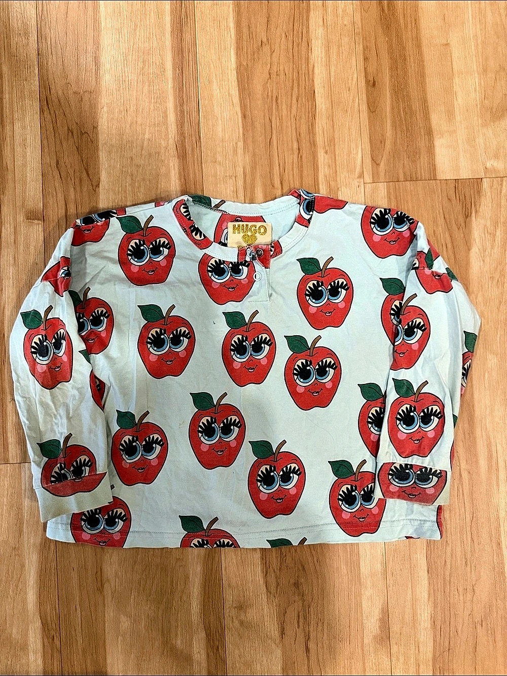 Hugo loves tiki long sleeve apple tee
